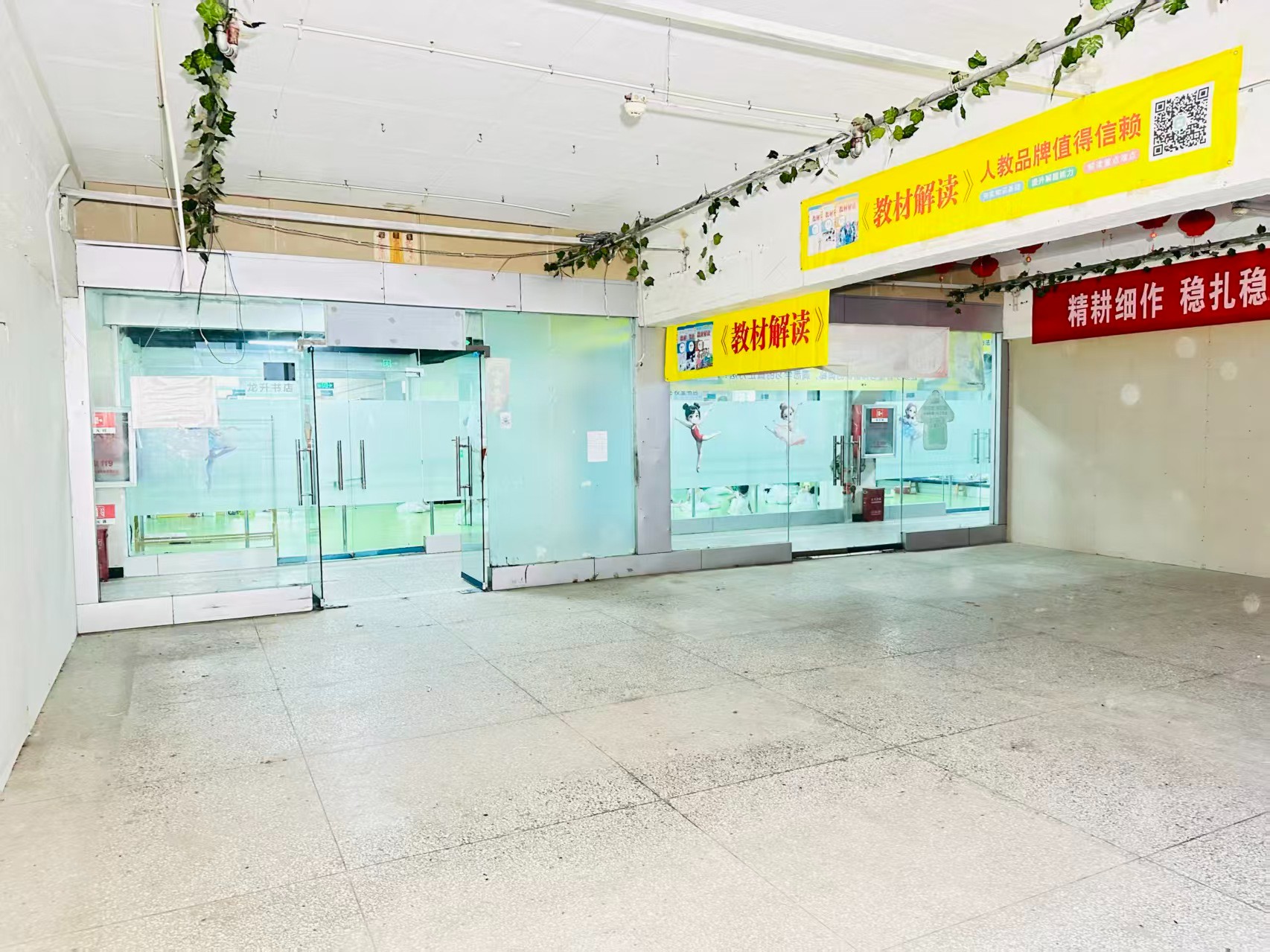 明义路提供写字楼、商铺、展示空间、直播间等多种面积选择，满足企业办公、研发、展示、运营等多元需求。